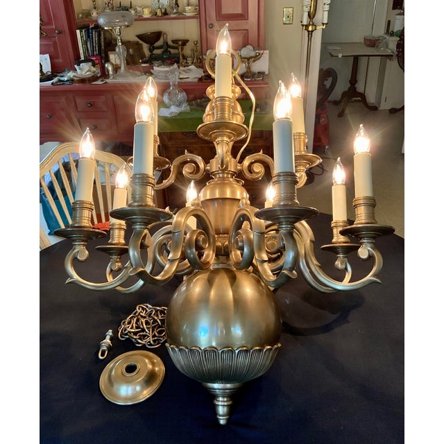 Traditional 1990s Large Chapman Georgian Antique Brass 12 Arm Chandelier For Sale - Image 3 of 11