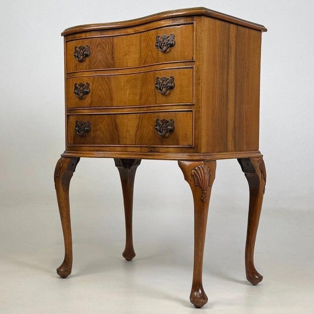 20th Century English Figured Walnut Chest of Drawers For Sale - Image 3 of 13