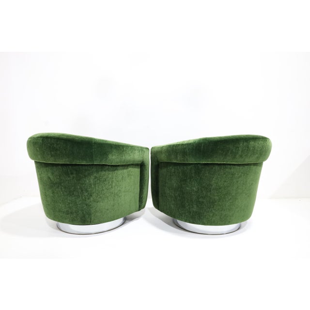 Mid-Century Modern Milo Baughman Tilt Swivel Lounge Chairs in Plush Green Mohair, 1970s For Sale - Image 3 of 12