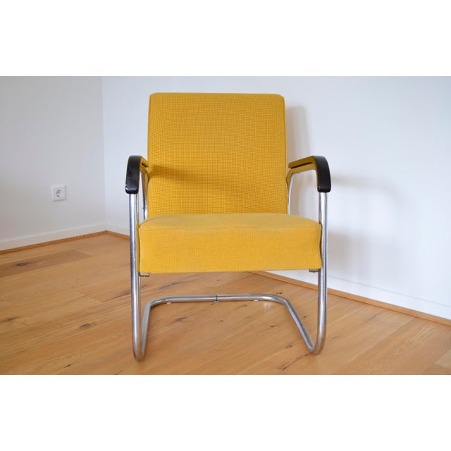 Vintage Art Deco tubular steel armchair from the 1930s by the Czech company Hayek Gottwald. It is in a very nice vintage...