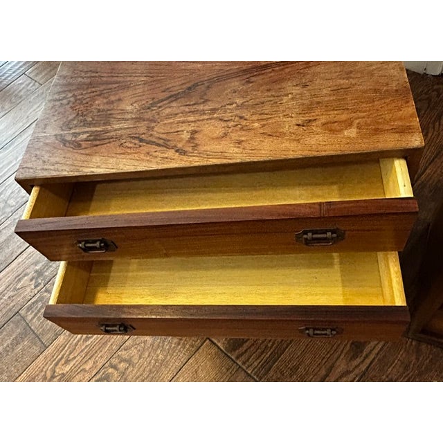 Wood 1960s Shōwa-Era Modern Tansu Dressers / Bedside Chests - A Pair For Sale - Image 7 of 12