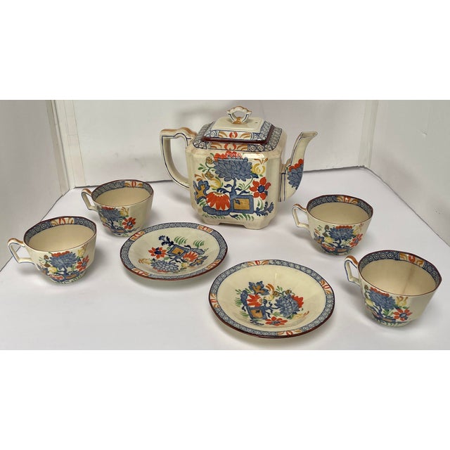 This is a beautiful 1890s teapot, with a mixed bunch of 4 additional cups and 2 saucers in the “Jardiniere” pattern by...