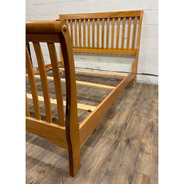 Wood Vintage Vaughan Furniture Co Queen Size Mission Arts and Crafts Style Sleigh Bed For Sale - Image 7 of 11
