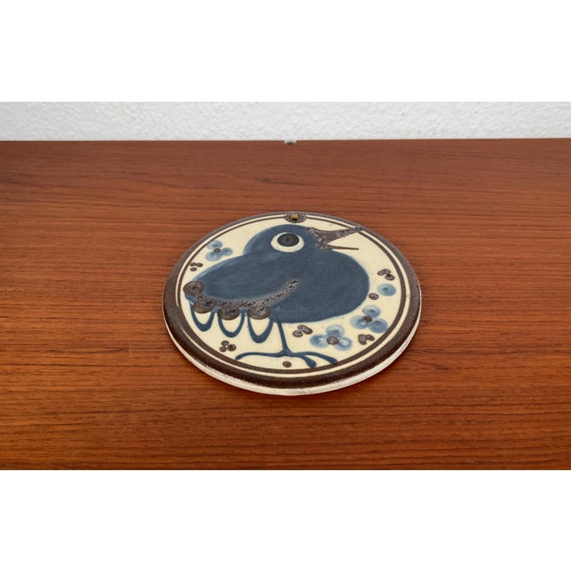 Beige Mid-Century Danish Studio Pottery Wall Plate with Bird Design by Erling & Karin Heerwagen, 1976 For Sale - Image 8 of 11