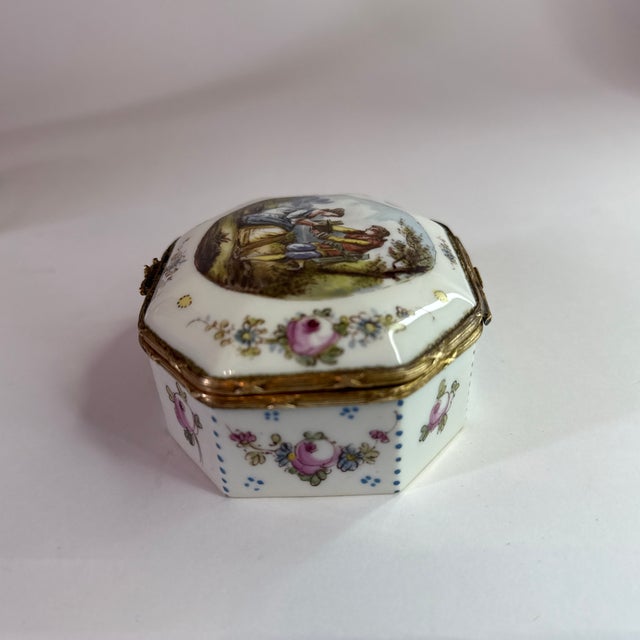 Antique French Lille Faience Octagonal Snuff Box, ‘Lille 1767’ Wreath Mark, Circa 1900 For Sale - Image 4 of 8