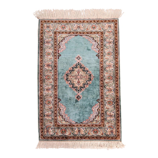 Double Knot Finest Green Handknotted Wool Rug (35" X 52") For Sale