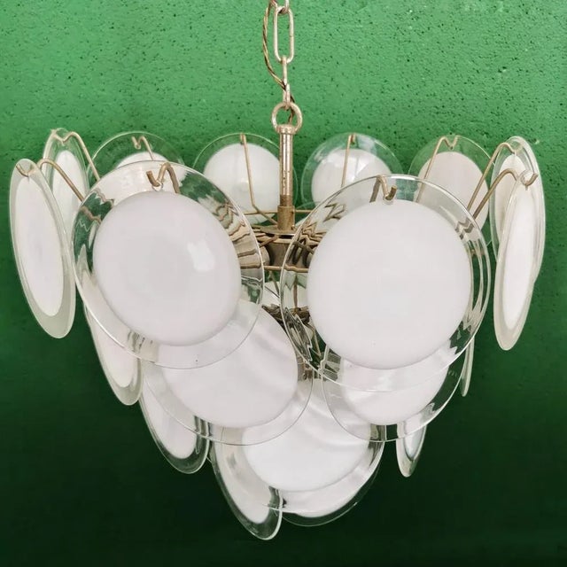White Discs Chandelier in Murano Glass attributed to Gino Vistosi for Vistosi, 1970s For Sale - Image 4 of 10