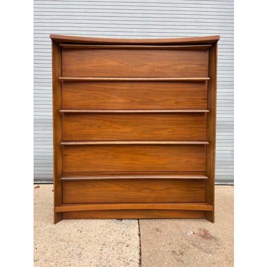 Brown Mid-Century Modern 5 Drawer Dresser by Bassett Furniture, Walnut For Sale - Image 8 of 11