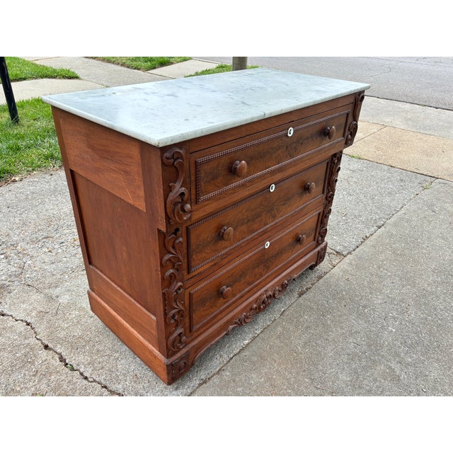 Victorian 19th Century American Flame Mahogany Veneer Marble Top Commode Chest For Sale - Image 3 of 18