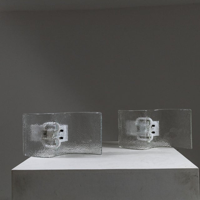 Italian Curved Hammered Glass Wall Lamps, 1970s, Set of 2 For Sale - Image 3 of 8