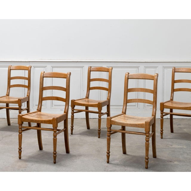 Set of 6 neo-retro style chairs, made of solid beech. Their simple lines, with spindle backs and turned legs, are...