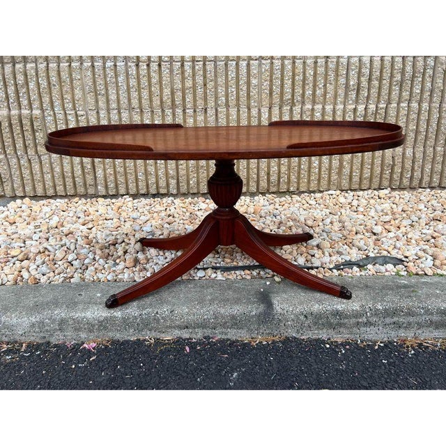 Early 20th Century Oval Federal Duncan Phyfe Style Pedestal Mahogany