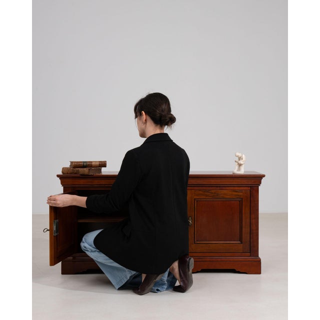 Wood 20th Century France Rich Mahogany Pair Of Mahogany Bedside Cabinets For Sale - Image 7 of 11
