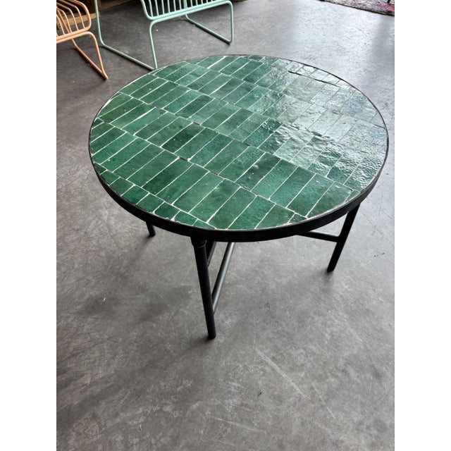 Mid-Century Modern Moroccan Emerald Green Zellige Round Coffee Table, 2010s For Sale - Image 3 of 5
