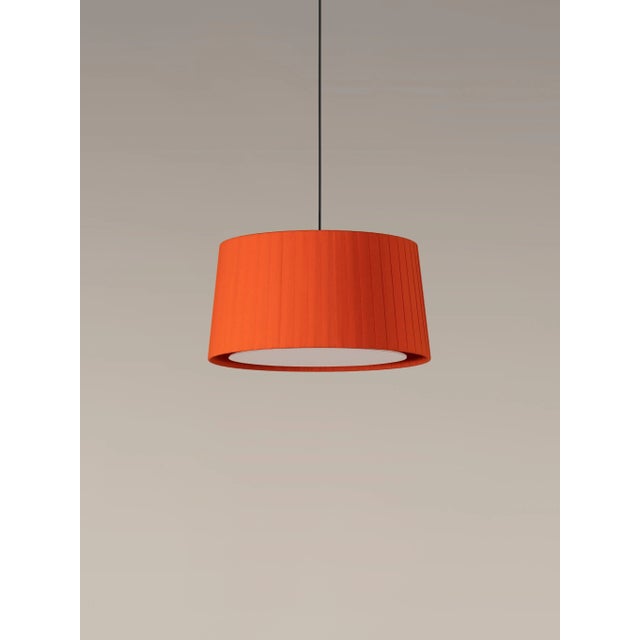 Red gt6 pendant lamp by santa & cole dimensions: d 45 x h 23 cm materials: metal, ribbon. Available in other colors....