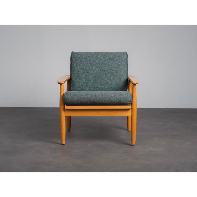 A stylish scandinavian modern lounge chair from denmark, dating from the 1970s. The design combines a comfortable...