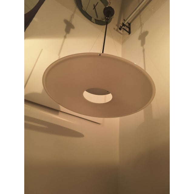 Frisbi Pendant in Polymethylmethacrylate and Steel by Achille and Pier Giacomo Castiglioni for Flos, 1970s For Sale - Image 9 of 11