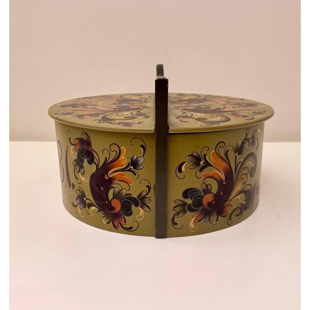 Folk Art Vintage Norwegian Hand-Painted Bentwood Tine Box With Rosemaling, 1981 For Sale - Image 3 of 10