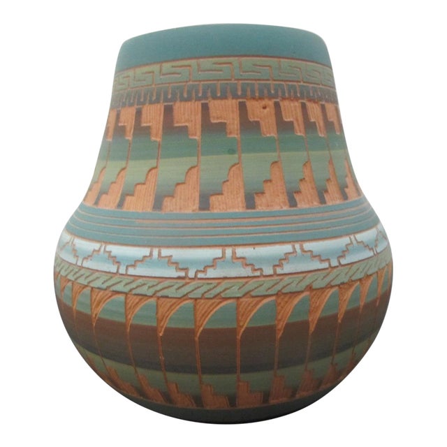 Navajo Native American Susie Charlie Signed Sgrafitto Pottery Vase For Sale