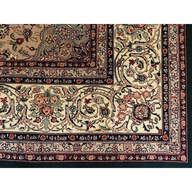 This China rug is made of cotton tune made of cod roller and silk. Very fine and dense link with approx. 360,000 knots / m².