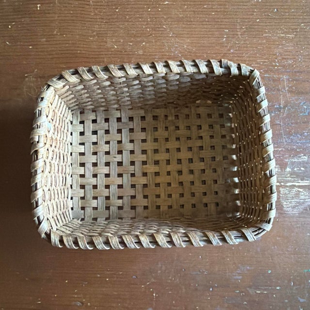 A Antique Pennsylvania Rectangular Splint Oak or Ash Basket, Circa 1900 For Sale - Image 4 of 18