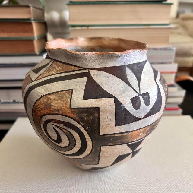 Vintage Acoma New Mexico Hand-Painted Geometric Pottery Vase, 6.5" For Sale In Louisville - Image 6 of 10
