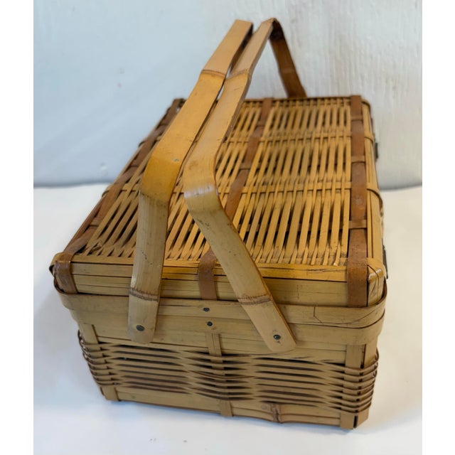 Nice vintage bamboo lidded basket!