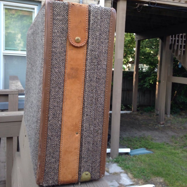 Mid-Century Modern Hartmann Tweed Woodbox Suitcase For Sale - Image 3 of 9