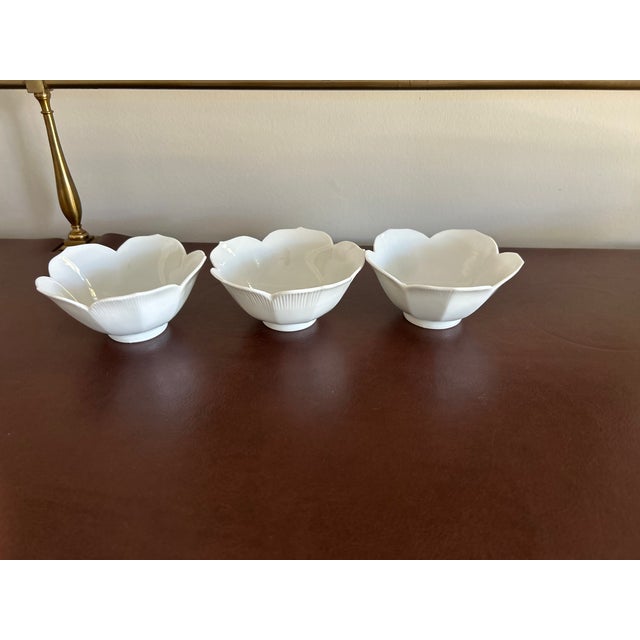 1970s Hollywood Regency White Porcelain Lotus Bowls, Set of 4 For Sale - Image 4 of 6