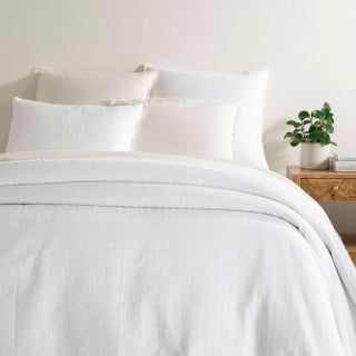 Pine Cone Hill by Annie Selke Roark White Matelasse Coverlet, Queen For Sale