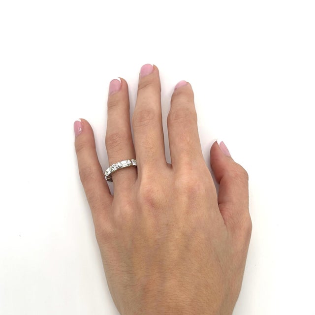 Contemporary Platinum Ring With Emerald Cut & Round Cut Diamonds - Size 5.75 For Sale - Image 3 of 6