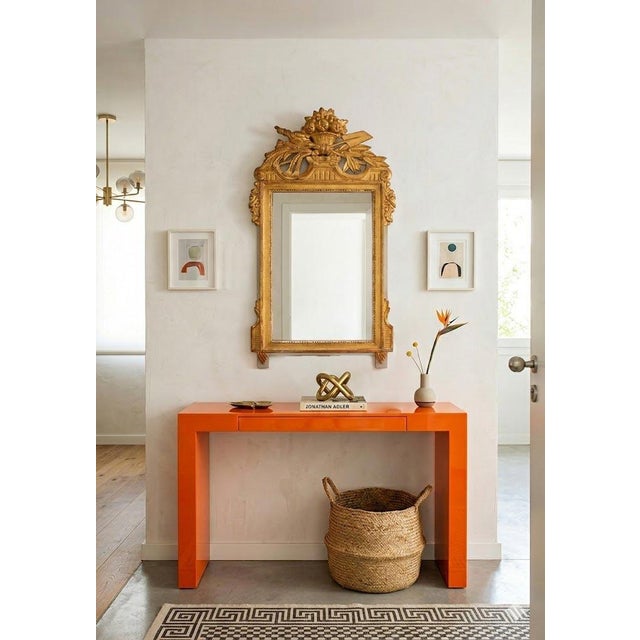 The mirror dates from the early decades of the 20th century. It has its original fine gold gilding. The glass measures 58...