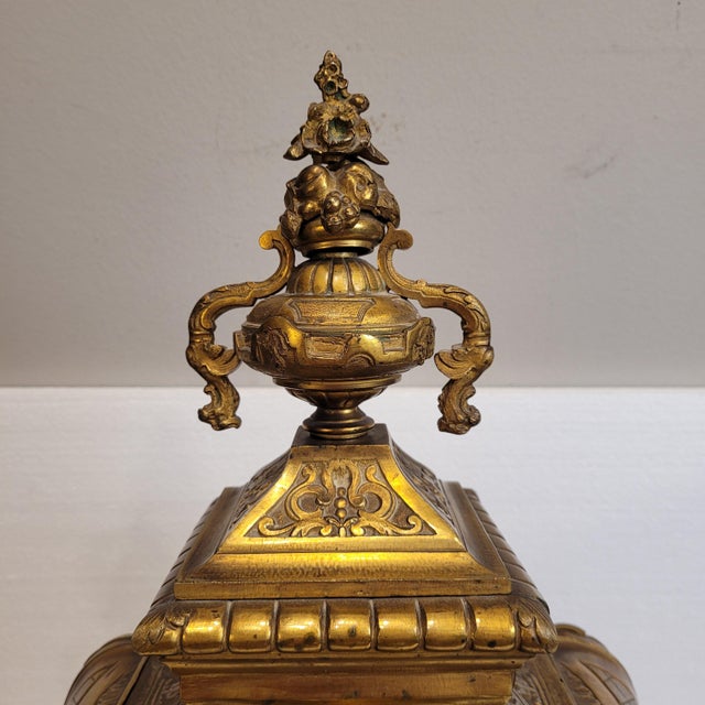 Louis XV Table Clock in Ormolú and Crystal, France For Sale - Image 9 of 18