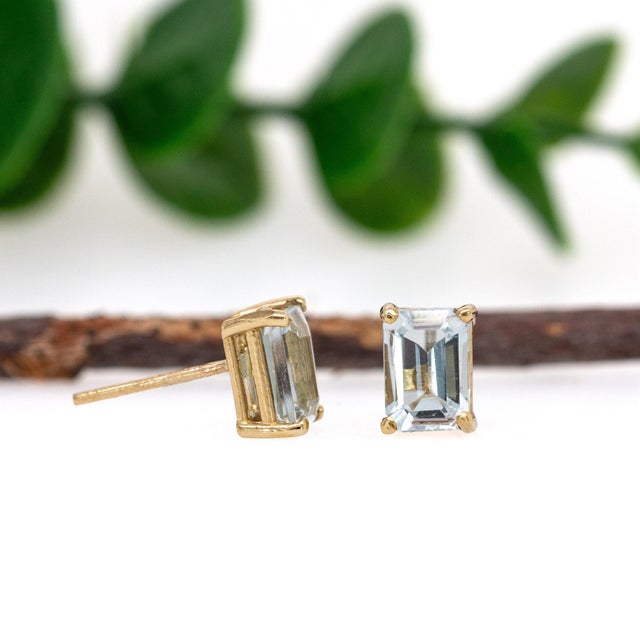 2020s 7x5mm - Solitaire Aquamarine Studs in 14k Solid Gold-Set of 2 For Sale - Image 5 of 7