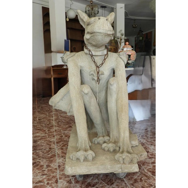 As you can see in the photos, one of the corners has come loose. This piece has an attribution mark, I am sure that it is...