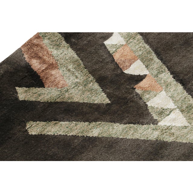 Rug & Kilim’s Scandinavian Style Rug in Brown Geometric Pattern For Sale In New York - Image 6 of 8