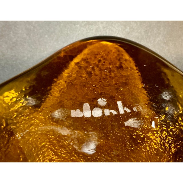 Mid-Century Blenko Wayne Husted Amber Freeform “Amoeba” Art Glass Bowl Sandblasted Makers Mark For Sale In Sacramento - Image 6 of 12