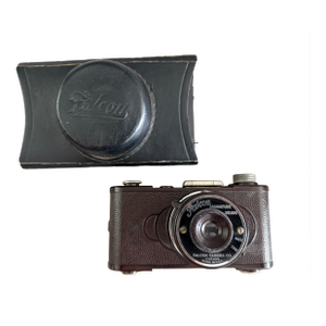 Vintage Falcon 1947 Brown Bakelite Miniature Camera Chicago