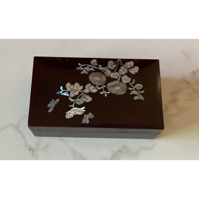 1980s Lacquer Gift Box With Chrysanthemum For Sale - Image 4 of 5