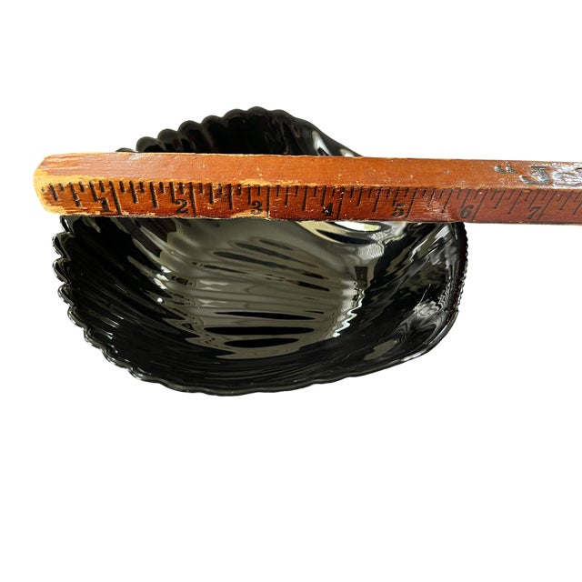 1960s Arcoroc France "Coquillage" Black Glass Shell Serving Set – 16 Pieces With Chip & Dip Platter For Sale - Image 13 of 13