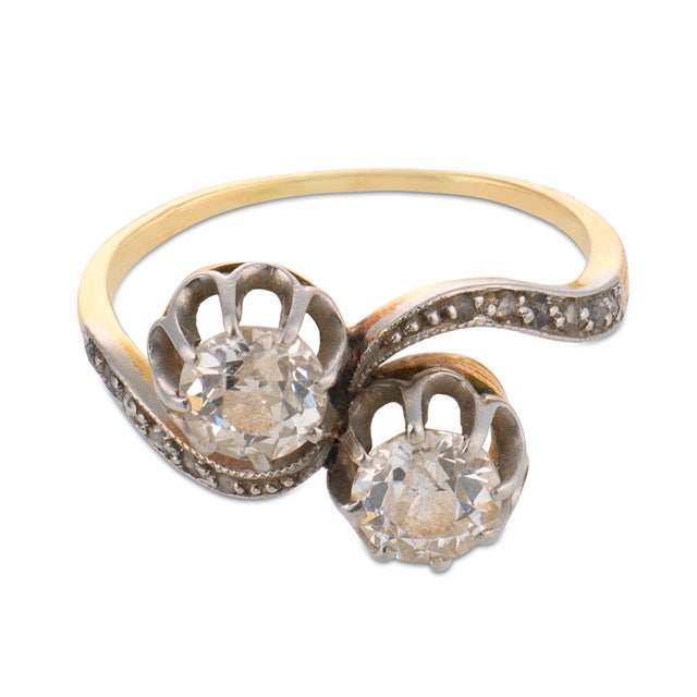 Traditional 1910s Edwardian Diamond 18k Yellow Gold Toi Et Moi Ring, Size 5.75 For Sale - Image 3 of 5