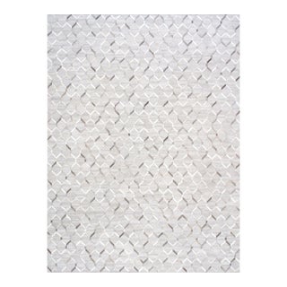 Galaxy Cowhide & Sari Silk Silver Area Rug, 4' 0'' X 6' 0'' For Sale