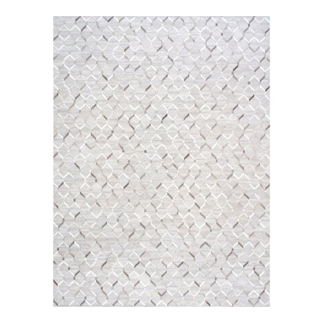 Galaxy Cowhide & Sari Silk Silver Area Rug, 4' 0'' X 6' 0'' For Sale
