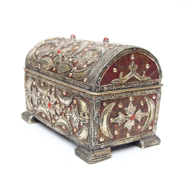 Handcrafted Silver-Coated Metal & Leather Interior Jewelry Box For Sale - Image 4 of 4