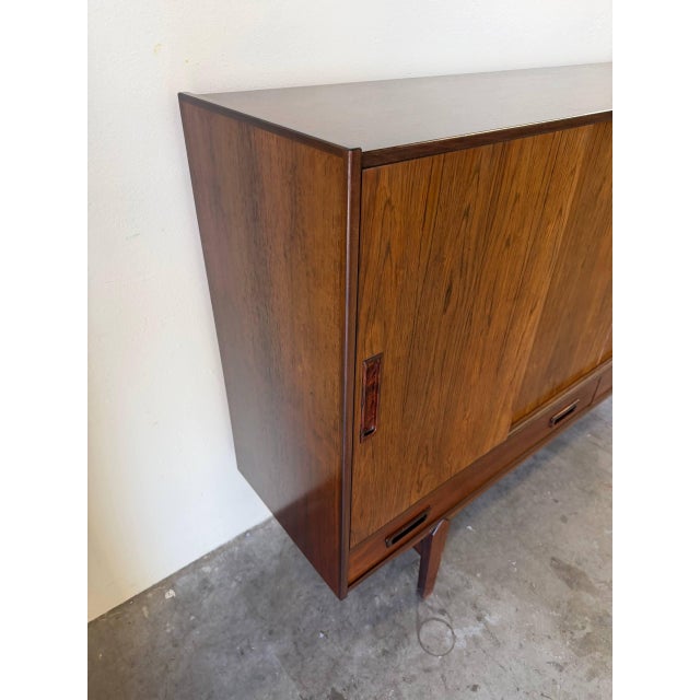 Brown Danish Mid Century Rosewood Credenza – Large Scandinavian Modern Sideboard 1960s For Sale - Image 8 of 10