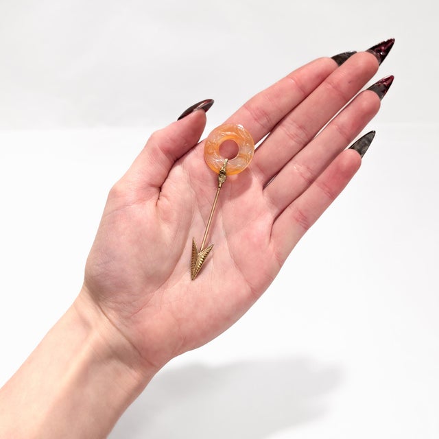 Antique Art Deco 14k Gold and Carved Agate Jabot Pin For Sale - Image 4 of 15