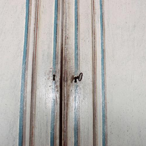 English Painted Linen Cabinet For Sale - Image 10 of 16