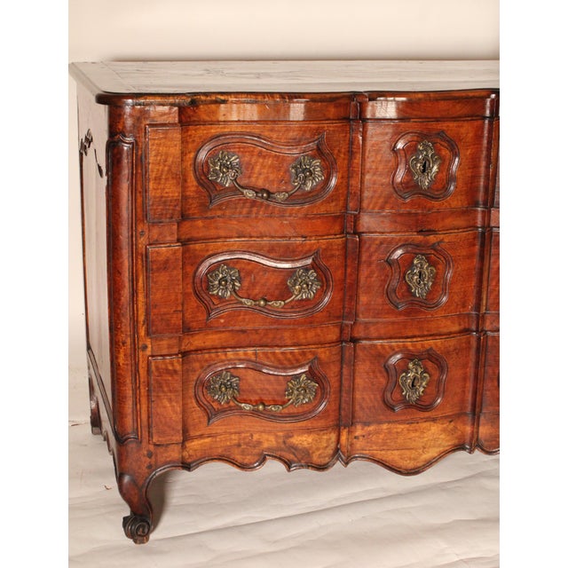 Louis XV Provincial Walnut Chest of Drawers For Sale In Los Angeles - Image 6 of 13
