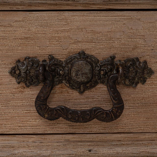 This 1900s French Louis Philippe buffet showcases the understated refinement of the period through its balanced...