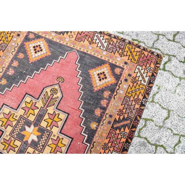 1960s 1960s Vintage Eclectic Decor Wool Hand Knotted Pink Rug For Sale - Image 5 of 11